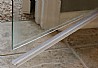 סף PVC לתחתית דלת המקלחון.
